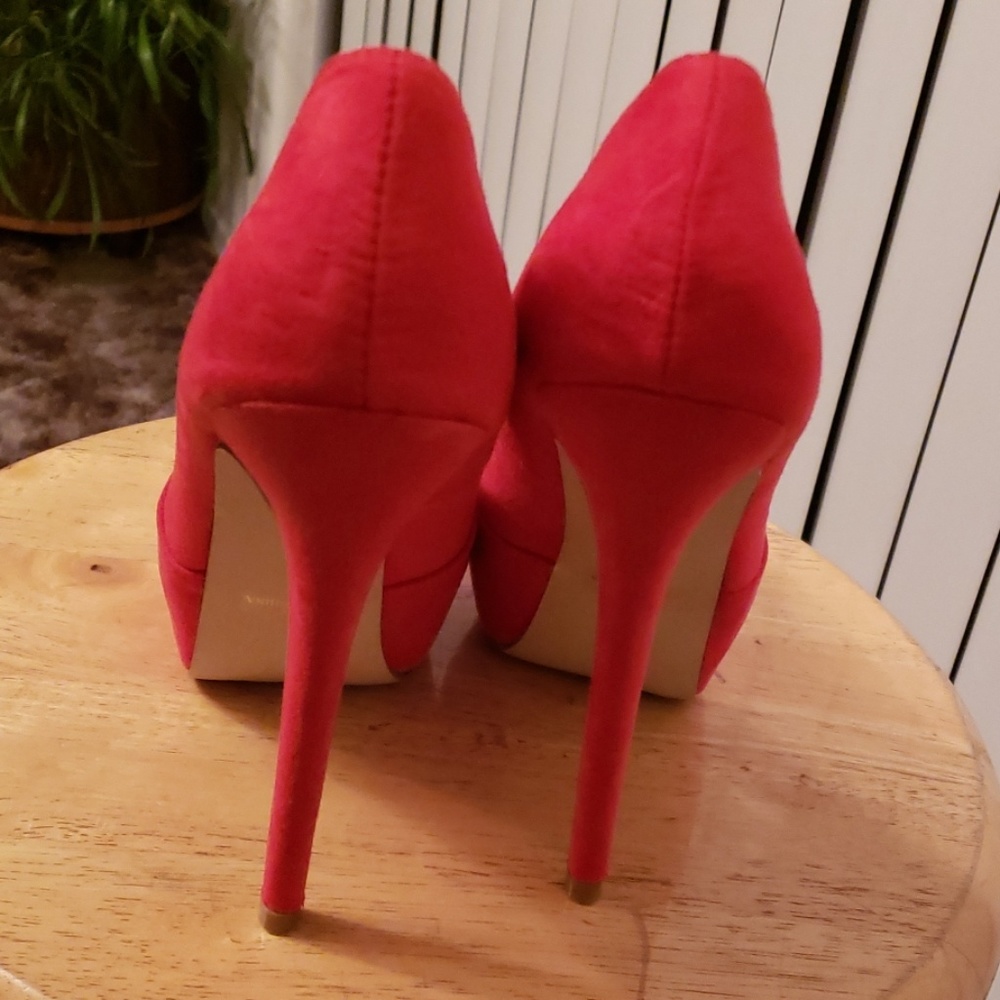 Heels - Picture 3 of 4